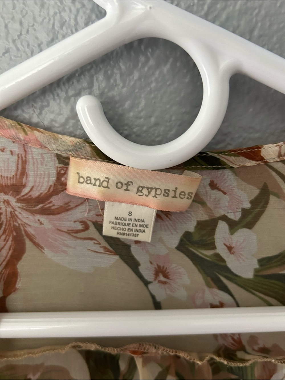 Band of Gypsies Sheer Floral Kimono in Beige with Pink and Green - Picture 2 of 3